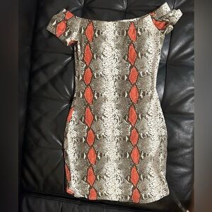 GBG Los Angeles Off-Shoulder Snake-Print Mini Dress in Cream, Black & Orange